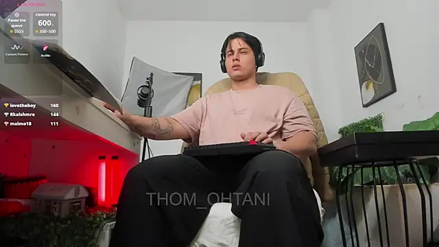 Snapshot of Thom_Ohtani chatting on 06.08.26 Thom Ohtani online show from 06.08.26