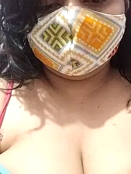 Snapshot of BigAssSarah chatting on 09.30.25 BigAssSarah online show from 09.30.25