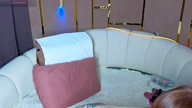 emilytrays online show from 05.03.26