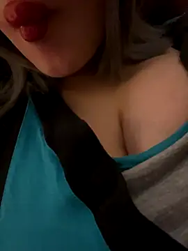 Snapshot of Maya_mimi chatting on 12.22.25 Maya mimi online show from 12.22.25