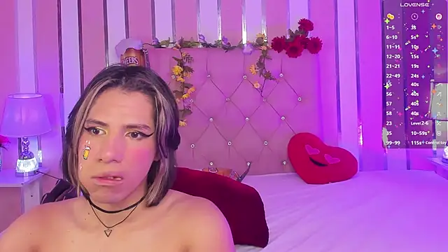 Snapshot of TylerBloom chatting on 09.28.25 TylerBloom online show from 09.28.25