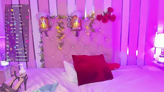 Snapshot of TylerBloom chatting on 09.30.25 TylerBloom online show from 09.30.25