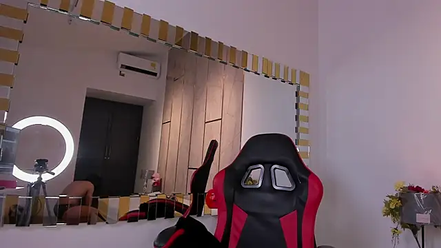 Snapshot of TylerBloom chatting on 10.14.25 TylerBloom online show from 10.14.25