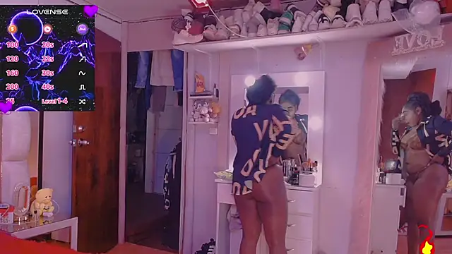 Snapshot of Aliana_Ross chatting on 09.10.25 Aliana Ross online show from 09.10.25