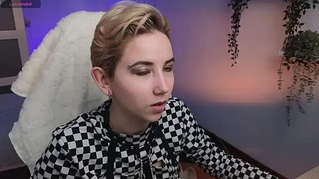 Snapshot of Aurora_First chatting on 02.09.25 Aurora First online show from 02.09.25