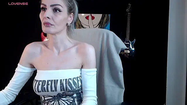 AshlineKatte online show from 03.18.25