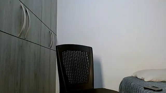 Snapshot of lonelydick2002 chatting on 10.29.25 lonelydick2002 online show from 10.29.25