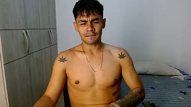 Snapshot of lonelydick2002 chatting on 11.05.25 lonelydick2002 online show from 11.05.25