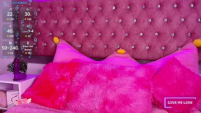 Snapshot of Silver_Rosex chatting on 02.28.25 Silver Rosex online show from 02.28.25