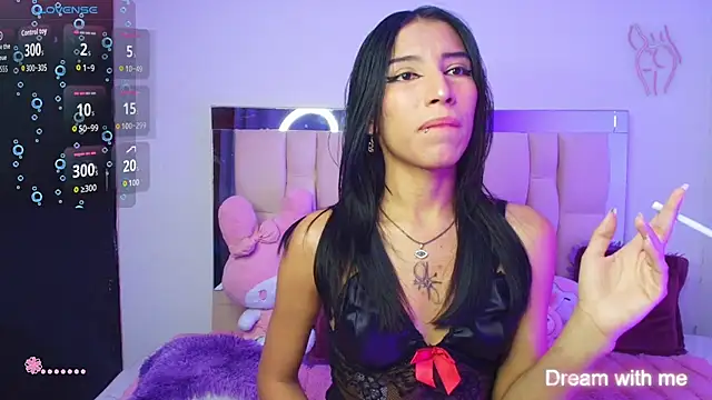 Snapshot of Silver_Rosex chatting on 10.15.25 Silver Rosex online show from 10.15.25