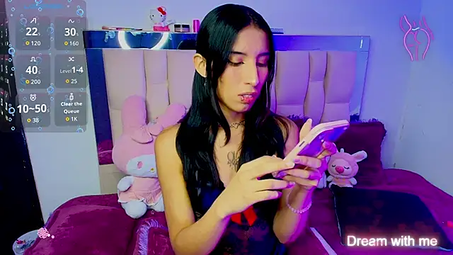 Snapshot of Silver_Rosex chatting on 11.11.25 Silver Rosex online show from 11.11.25