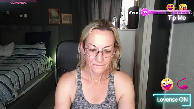 Snapshot of boeslaboes1 chatting on 09.14.25 boeslaboes1 online show from 09.14.25