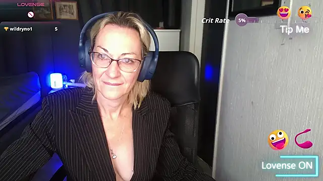 Snapshot of boeslaboes1 chatting on 09.29.25 boeslaboes1 online show from 09.29.25