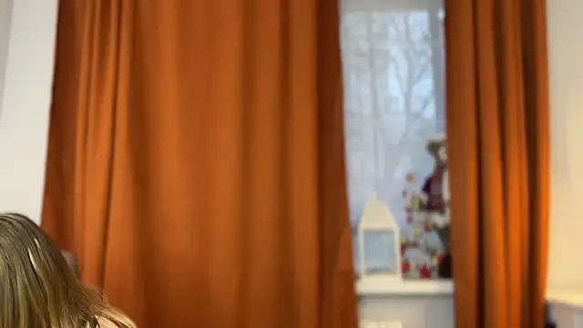 Snapshot of Shyrubate chatting on 12.22.25 Shyrubate online show from 12.22.25