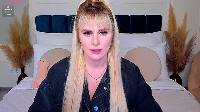 Snapshot of LiluDav chatting on 02.03.26 LiluDav online show from 02.03.26