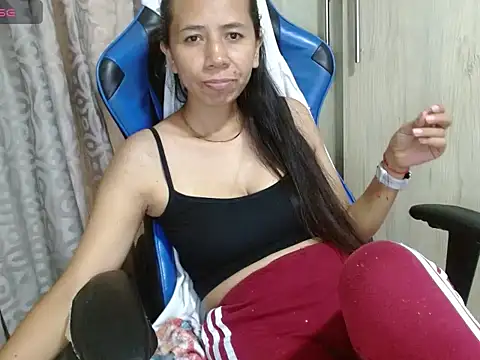 Danielagomez33 online show from 04.28.26