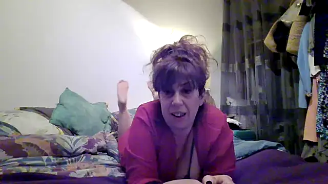 Snapshot of sweetinside_ chatting on 12.17.25 sweetinside online show from 12.17.25