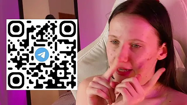 Snapshot of mon_lola chatting on 01.22.25 mon lola online show from 01.22.25