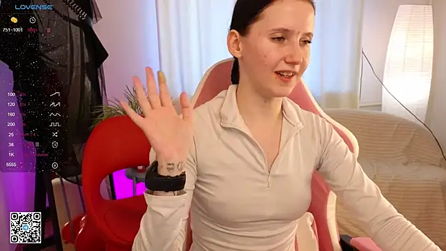 Snapshot of mon_lola chatting on 02.22.25 mon lola online show from 02.22.25