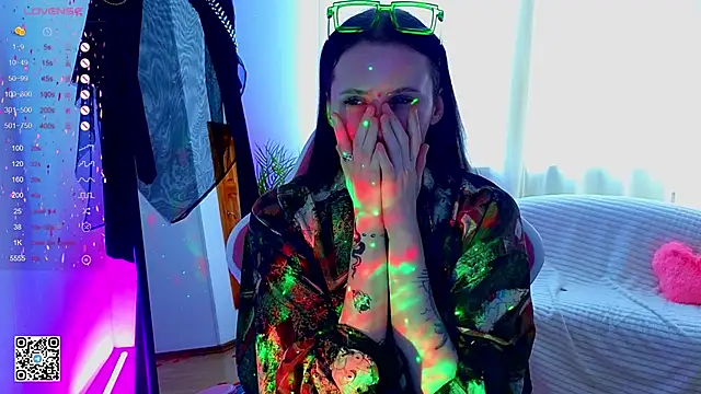 Snapshot of mon_lola chatting on 02.28.25 mon lola online show from 02.28.25