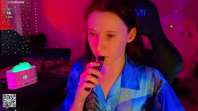 Snapshot of mon_lola chatting on 03.06.25 mon lola online show from 03.06.25