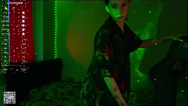 Snapshot of mon_lola chatting on 03.11.25 mon lola online show from 03.11.25