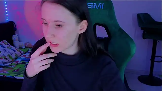 Snapshot of mon_lola chatting on 03.12.25 mon lola online show from 03.12.25