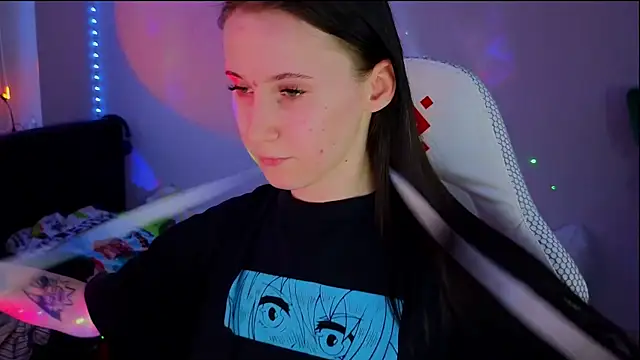 Snapshot of mon_lola chatting on 03.13.25 mon lola online show from 03.13.25