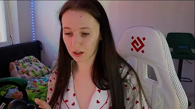 Snapshot of mon_lola chatting on 03.14.25 mon lola online show from 03.14.25