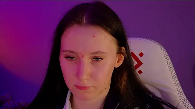 Snapshot of mon_lola chatting on 03.15.25 mon lola online show from 03.15.25