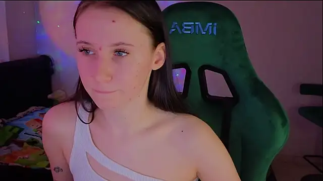 Snapshot of mon_lola chatting on 03.16.25 mon lola online show from 03.16.25