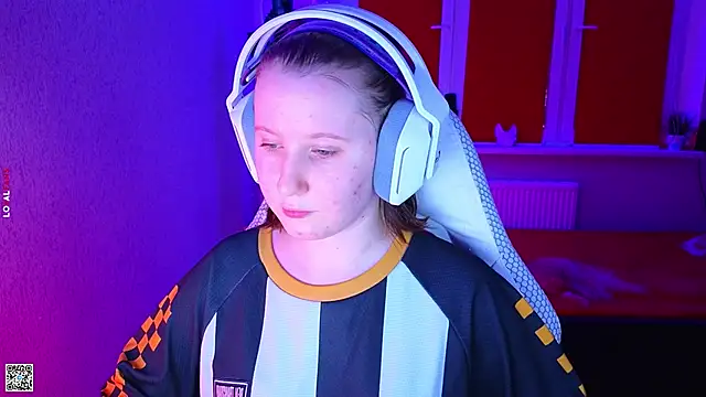 Snapshot of mon_lola chatting on 11.07.25 mon lola online show from 11.07.25