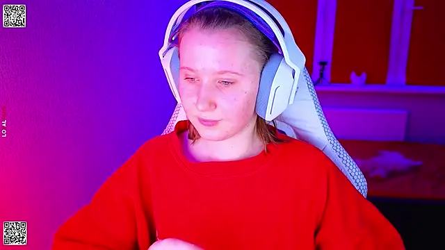 Snapshot of mon_lola chatting on 12.02.25 mon lola online show from 12.02.25