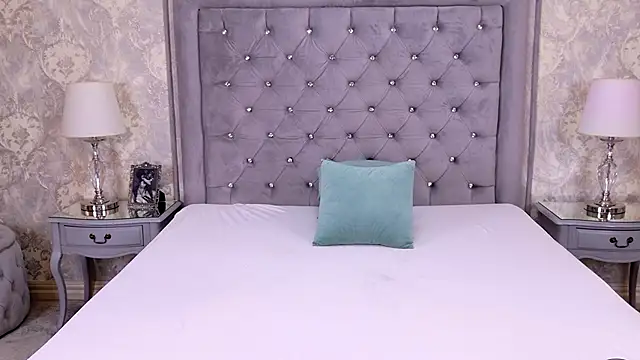 LexiRiley online show from 10.28.25