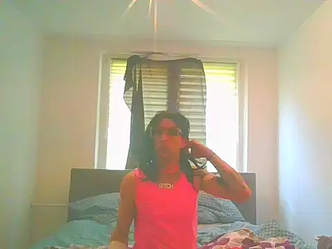 Snapshot of TamaraHardy chatting on 12.16.25 TamaraHardy online show from 12.16.25