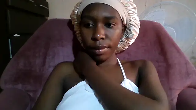 Snapshot of Hotdaily04 chatting on 09.14.25 Hotdaily04 online show from 09.14.25