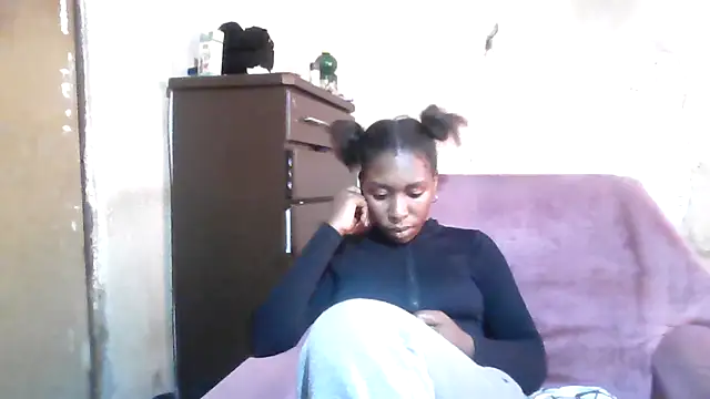 Snapshot of Hotdaily04 chatting on 09.19.25 Hotdaily04 online show from 09.19.25