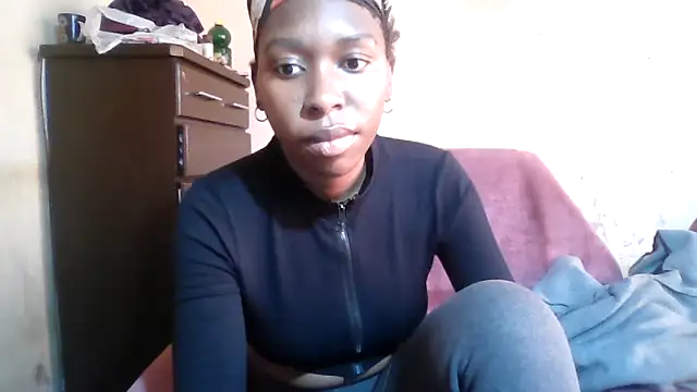 Snapshot of Hotdaily04 chatting on 09.21.25 Hotdaily04 online show from 09.21.25