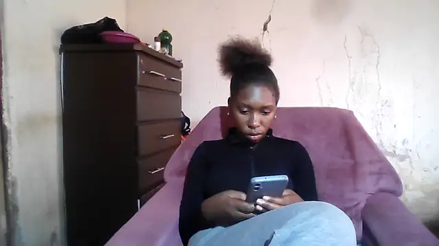 Snapshot of Hotdaily04 chatting on 09.23.25 Hotdaily04 online show from 09.23.25