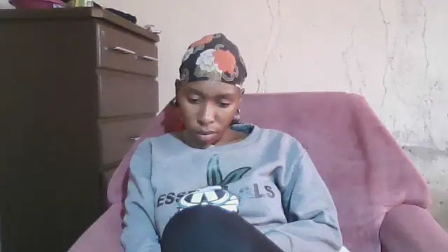 Snapshot of Hotdaily04 chatting on 10.01.25 Hotdaily04 online show from 10.01.25