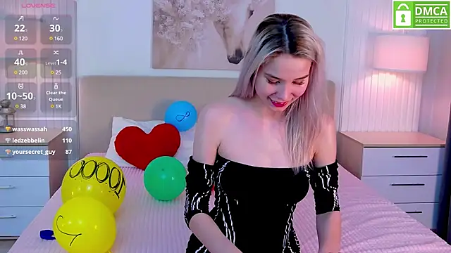 Snapshot of Emma_plux chatting on 02.25.25 Emma plux online show from 02.25.25