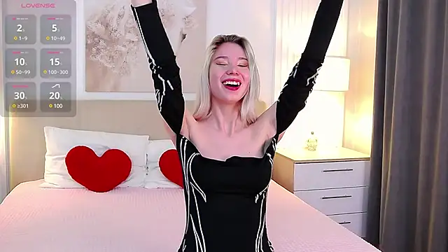 Snapshot of Emma_plux chatting on 03.19.25 Emma plux online show from 03.19.25