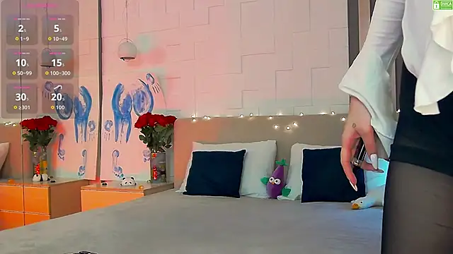 Snapshot of Emma_plux chatting on 09.17.25 Emma plux online show from 09.17.25