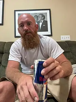 Snapshot of 32XRedBeard chatting on 05.03.26 32XRedBeard online show from 05.03.26
