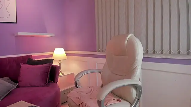 Snapshot of Emma_Walkerr_ chatting on 02.08.25 Emma Walkerr online show from 02.08.25