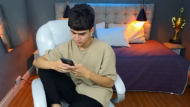 Tommy18   online show from 03.13.25