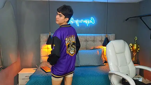 Tommy18   online show from 03.16.25