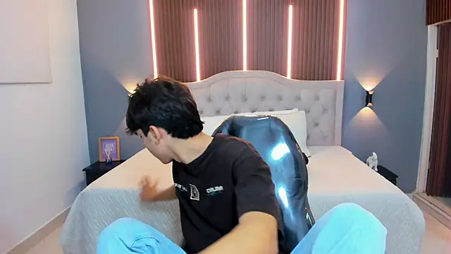 Tommy18   online show from 09.30.25