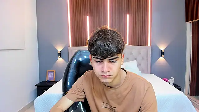 Tommy18   online show from 10.15.25