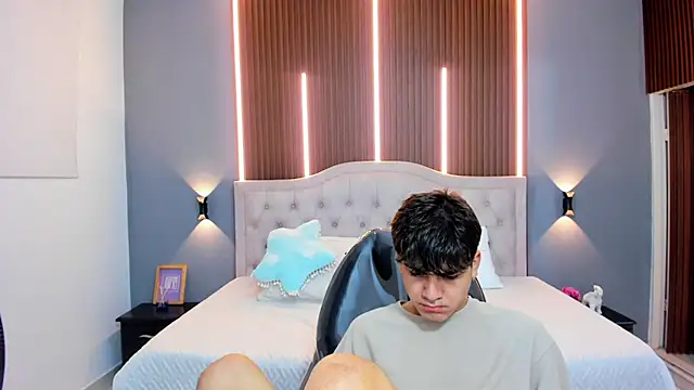 Tommy18   online show from 10.22.25